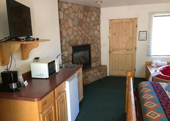 Creekside Preserve & Cabins Hotel